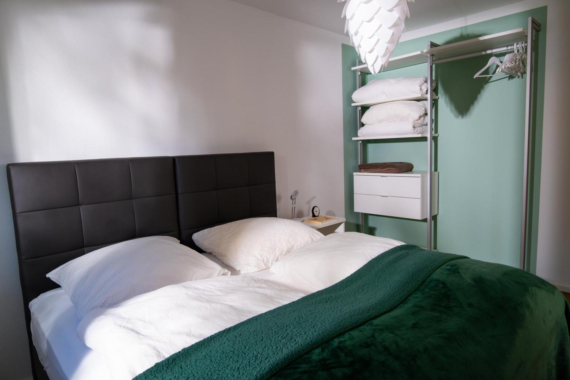 1 Apartment *