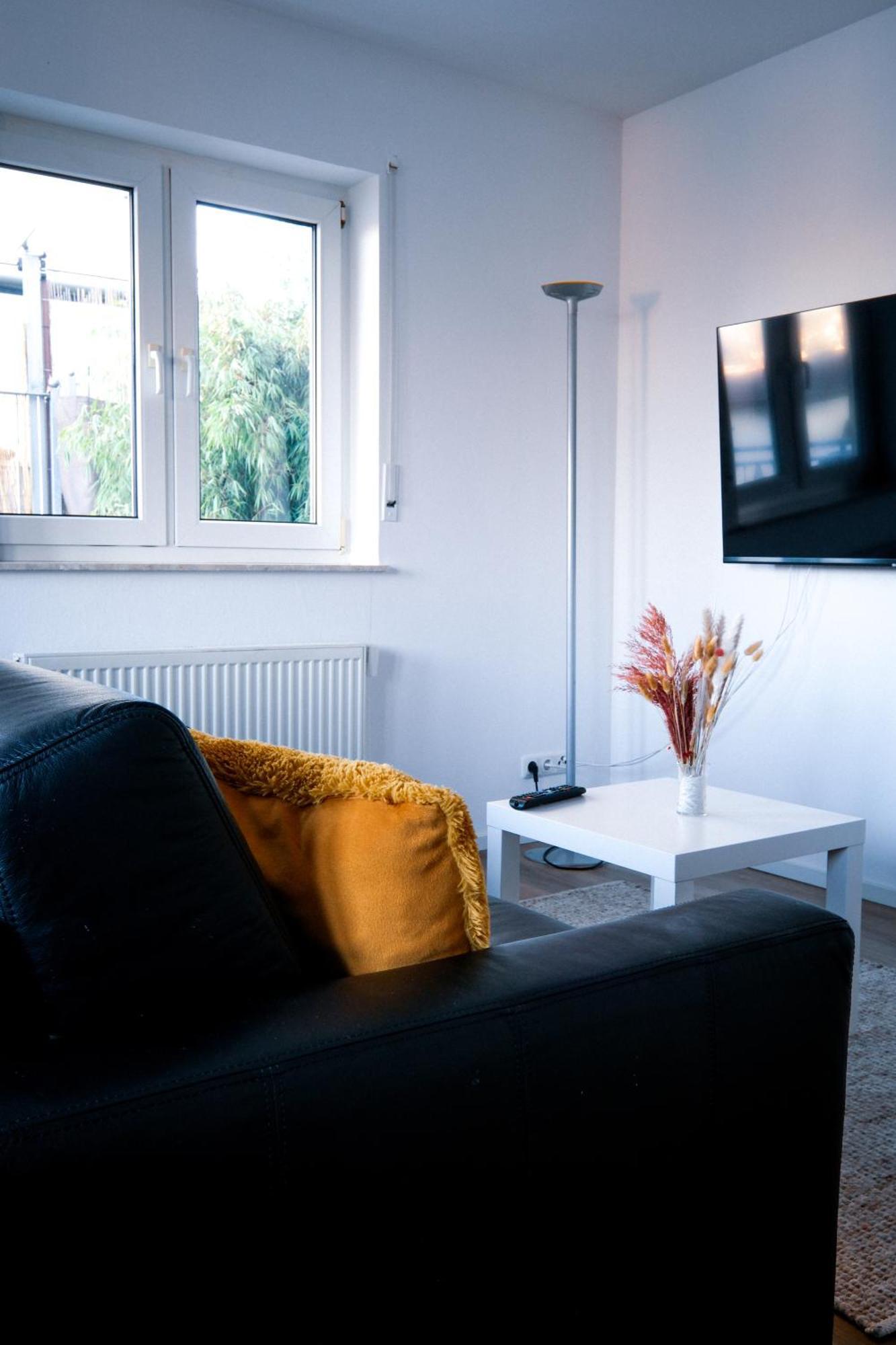 1 Apartment *