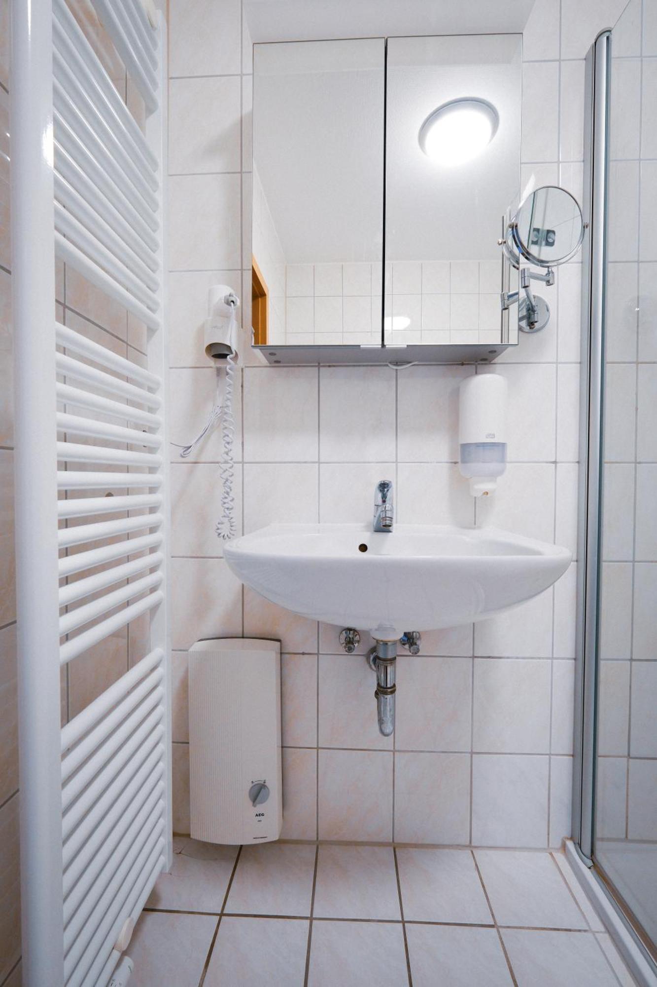1 Apartment *